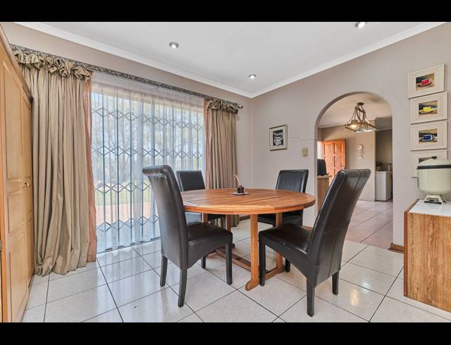 4 BEDROOM HOUSE FOR SALE IN STRUBENSVALLEI